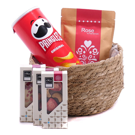 03000286_rattan-ajandekdoboz-csokoladeval