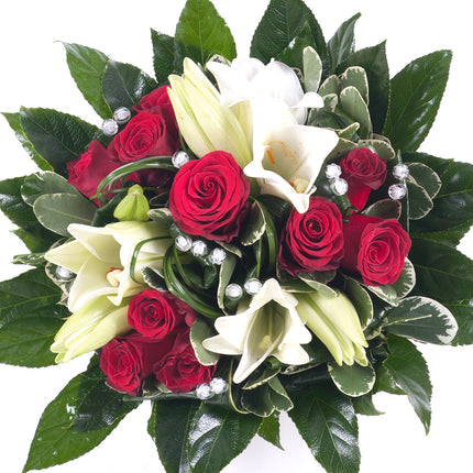 03000583_elit-voros-rozsak-es-feher-liliomok