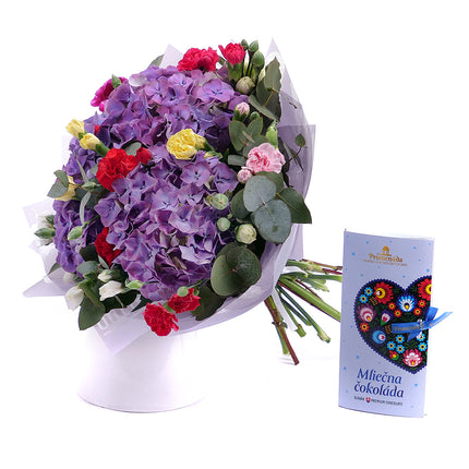 03001568_edes-szines-hortenziak-mini-szegfuk-es-csokolade