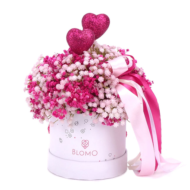 03101528_irigo-feher-blomo-doboz-s-rozsaszin-gypsophila-es-szivek
