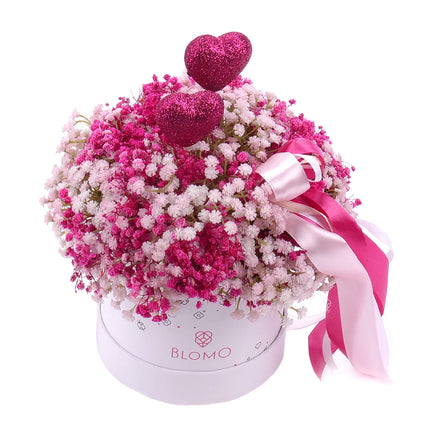 03101528_irigo-feher-blomo-doboz-s-rozsaszin-gypsophila-es-szivek